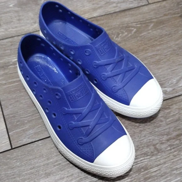Converse Crocs style slip on loafers. Size 3
